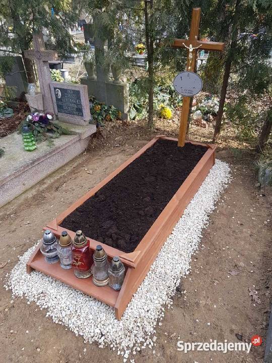 Zabudowa drewniana grobu Cmentarz Wrocław