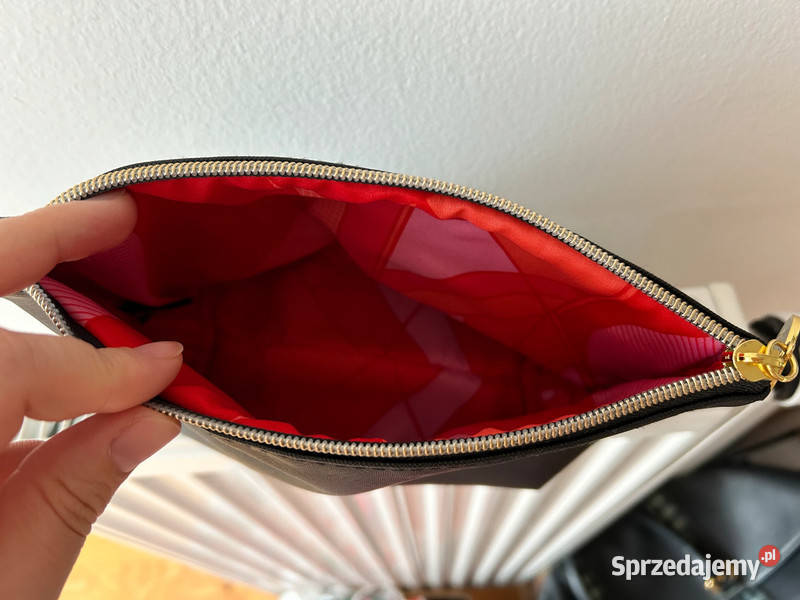 Czarna kosmetyczka Cult beauty Jasło