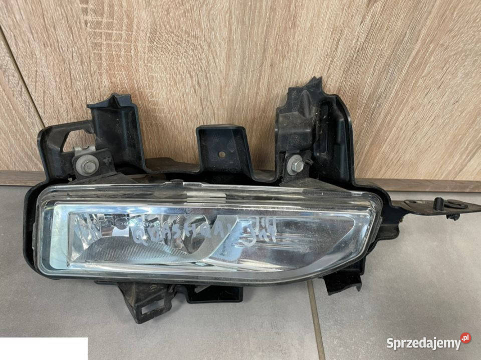 Nissan qashqai j11 halogen prawy
