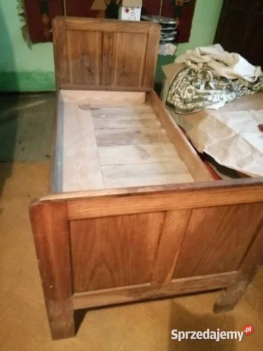 Stare drewniane łóżko Krosno