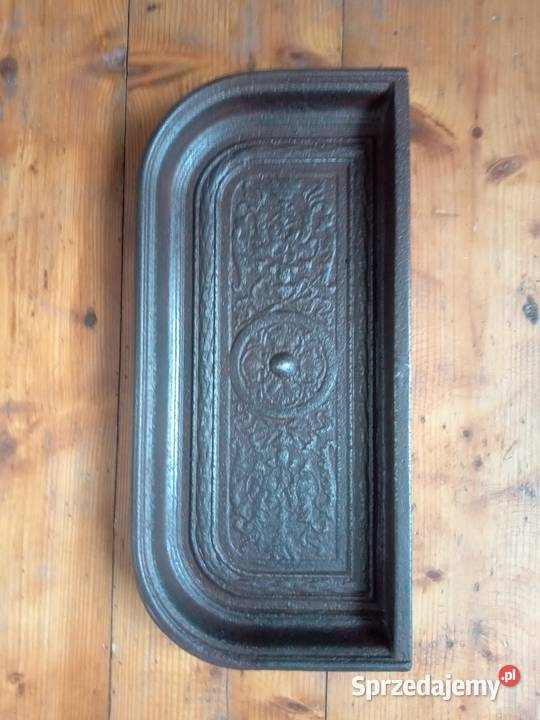 Stary popielnik povrenowacji Gdów