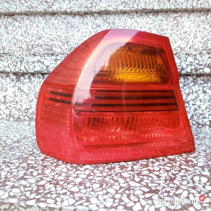 BMW E90 Lampa tylna lewa w błotnik 6937457 Dębica