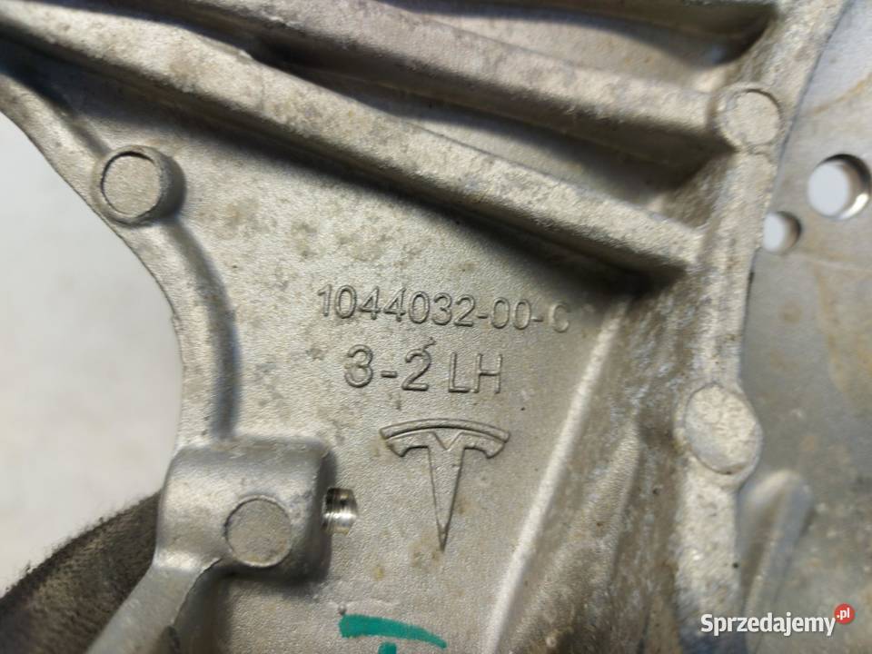 TESLA MODEL 3 mocowanie wahaczy lewe górne