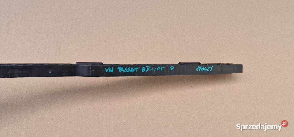 VW PASSAT B8 WSPORNIK MOCOWANIE PROWADNICA Zderzaki Bieleń sprzedam