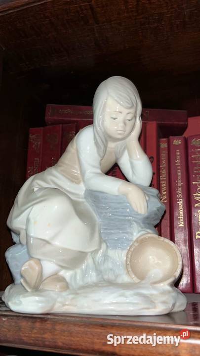 Oj MLEKO się wylałoFigurka dziewczynki NAO Porcelana i szkło pomorskie sprzedam