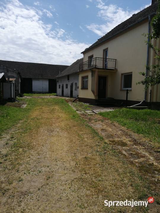 Dom z zabudowaniami gospodarczymi Komorniki