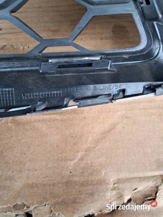Prawa kratka Audi A4 B9 Lift SLine 8W0807682AM dolnośląskie