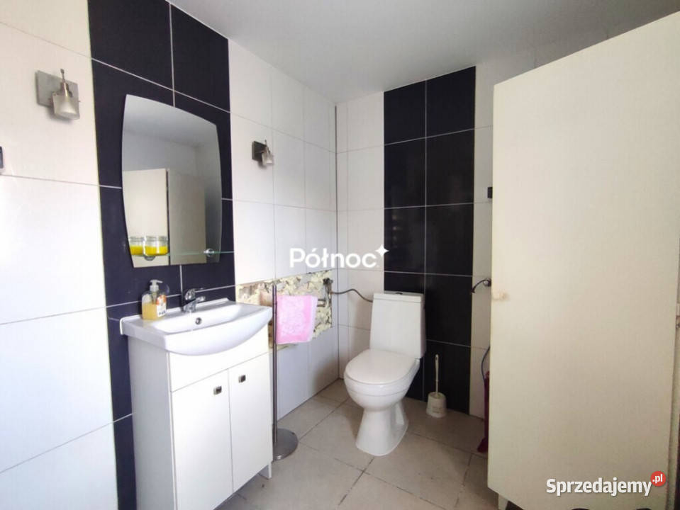 Przytulny dom wśród zieleni Zwiartów Domy