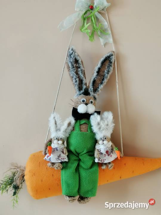 Zabawna dekoracja wielkanocna z zajączkami na