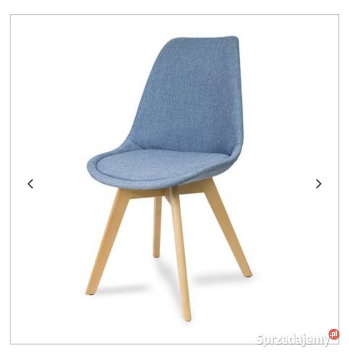 Niebieskie krzesło tapicerowane z poduszką drewniane nogi