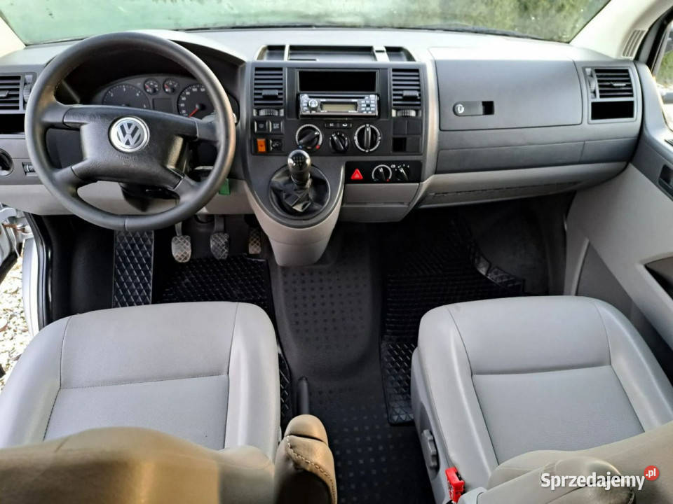 Volkswagen Transporter zadbany udokumentowany srebrny