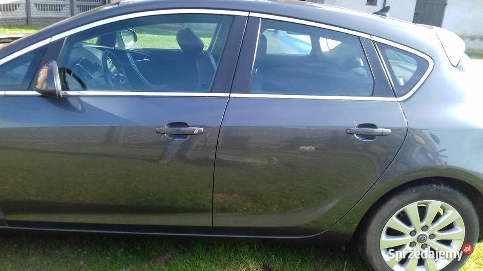 Opel Astra J 17 diesel 2011 uszkodzony przód 1700cm3