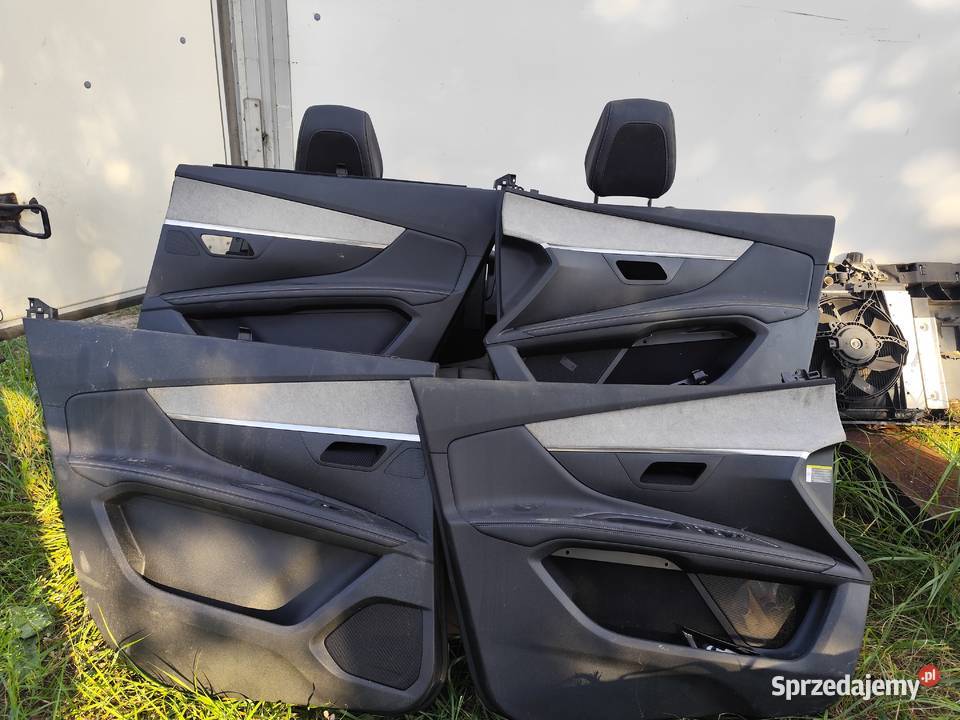 Kompletny środek Peugot 5008 II