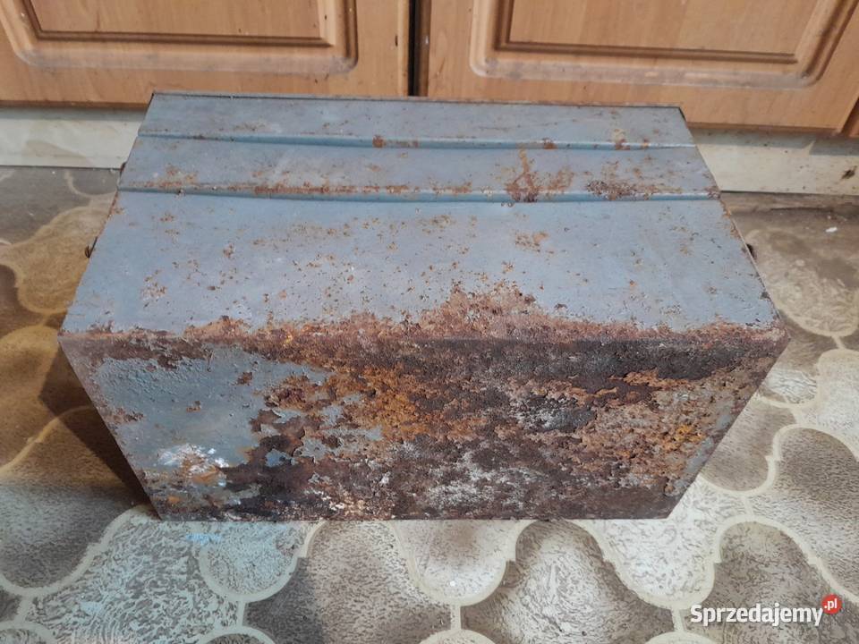 Stara stalowa skrzynka narzędziowa zabytek PRL Dąbrowa Górnicza