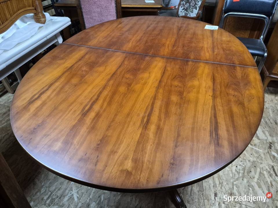 Owalny drewniany stół w stylu angielskim z Sypniewo