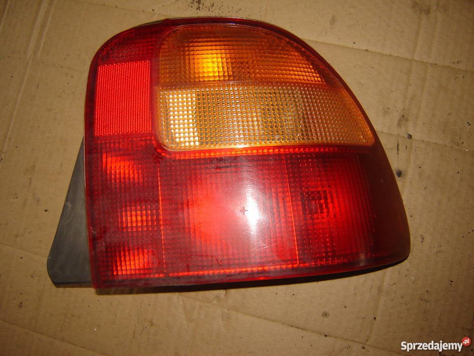 Rover 400 97r HB lampa prawa tylna
