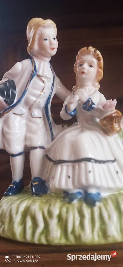 Figurka porcelanowa Pary Z koszyczkiem kwiatów Porcelana i szkło sprzedam