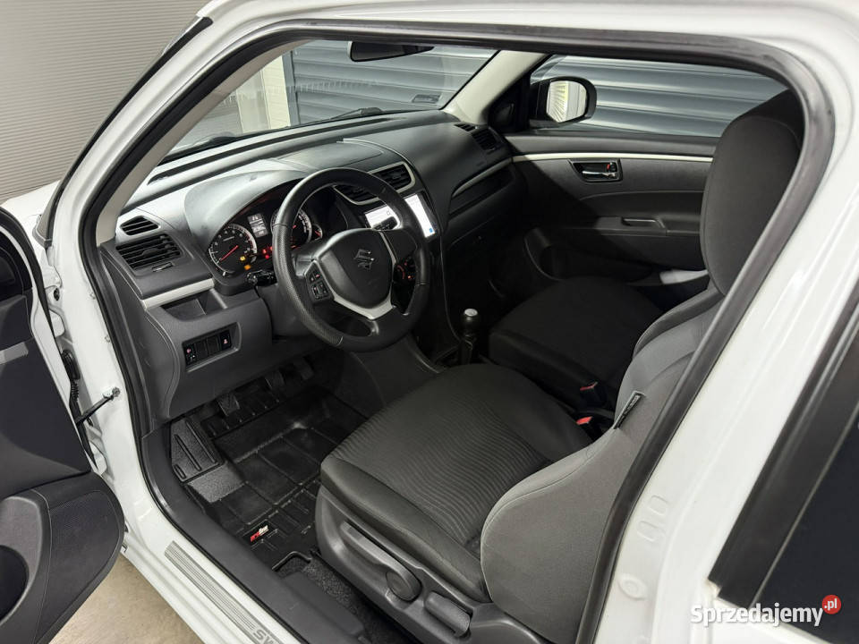 Suzuki Swift Bezwypadkowy 1WŁ Super stan Navi Hatchback Chechło sprzedam