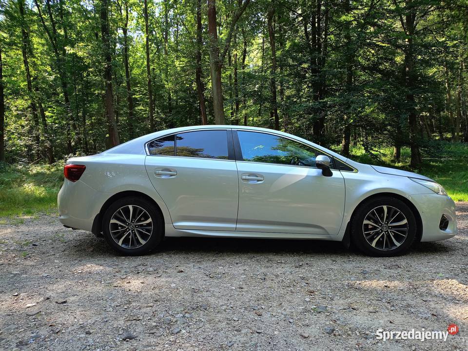 Toyota Avensis Zadbany Avensis z małym sprzedam