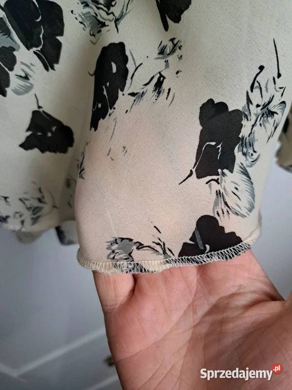 Sukienka w kwiaty na ramiączkach czarny Trąbki Wielkie