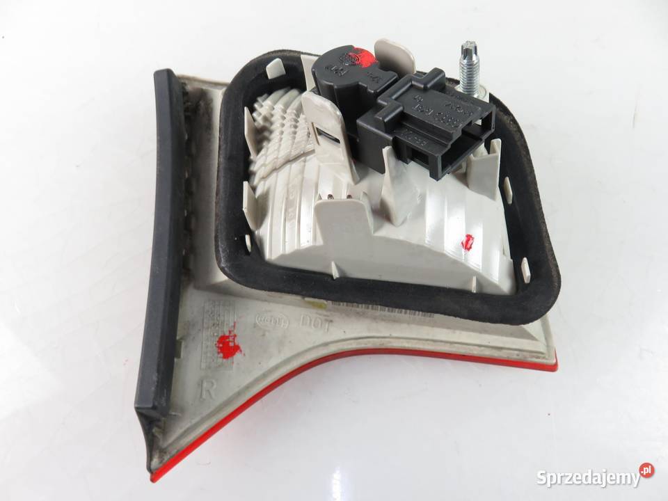 LAMPA PRAWA TYLNA KLAPA AUDI A4 B7 8E5945094A osobowe Lampy tylne