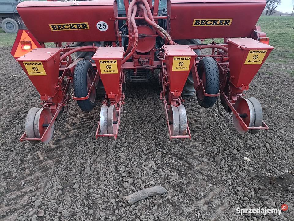 Siewnik do kukurydzy Becker 4 rzędowy Lewin Brzeski