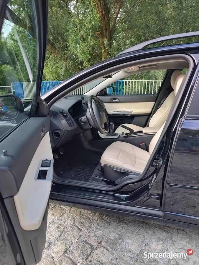 Volvo V50 D2 Momentum 2011 Business Edition Rok produkcji 2011 V50