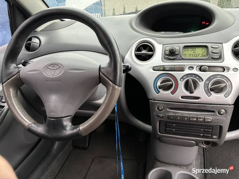 Toyota Yaris 13 VVTi 2001 kolizji w tył Kłodawa sprzedam