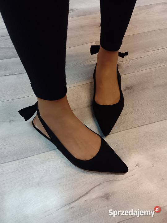 42 Czarne baleriny wieczorowe z odkrytą piętą