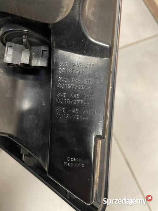 Skoda Superb III lampa tył lewa sedan Kozubszczyzna