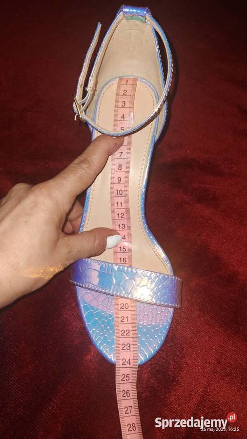 Syrenka buty do tańca i różańca Mieniące się na Katowice