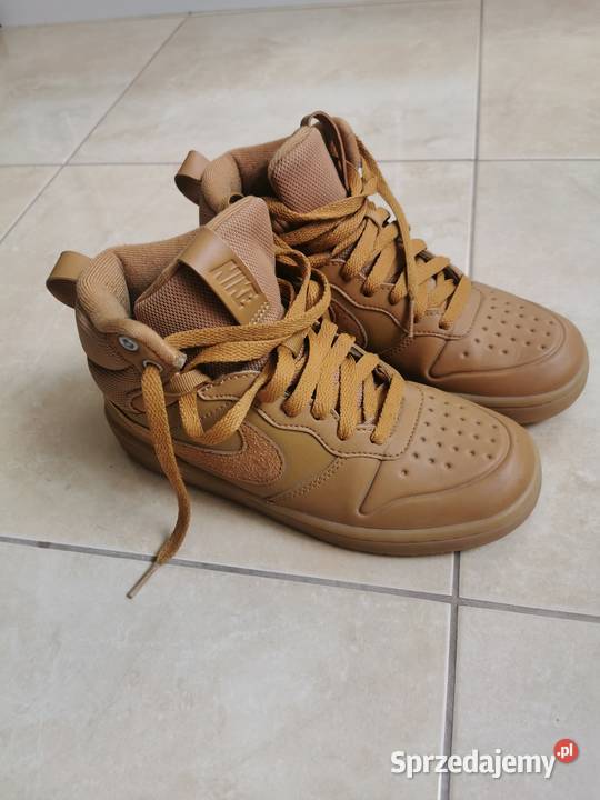 Buty sportowe i nie Rzezawa