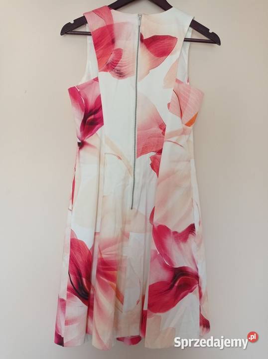 Nowa sukienka w kwiaty sprzedam