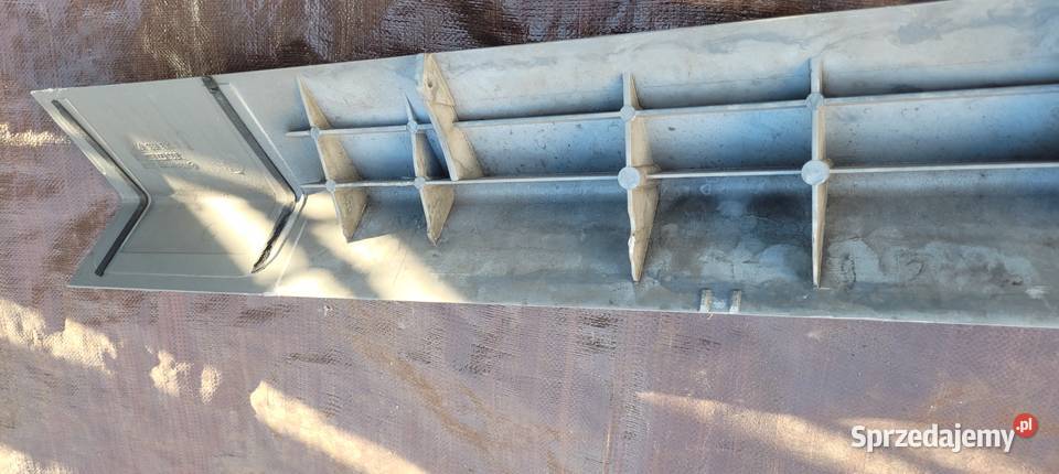 MERCEDES ACTROS STOPIEŃ ŚRODKOWY ZDERZAKA