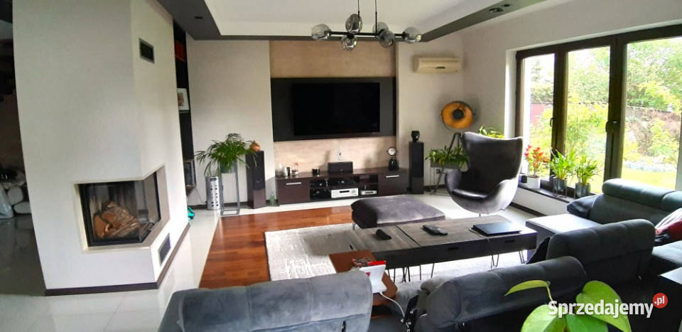 Komfortowy i duży z pełnym wyposażeniem Zalesie