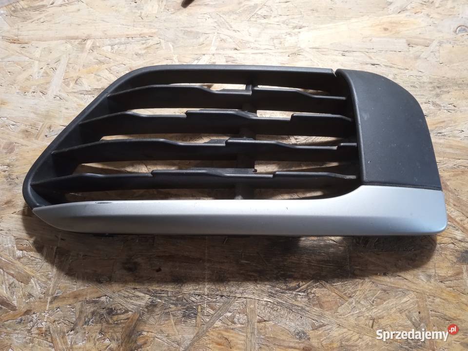 BMW X1 kratka zderzaka