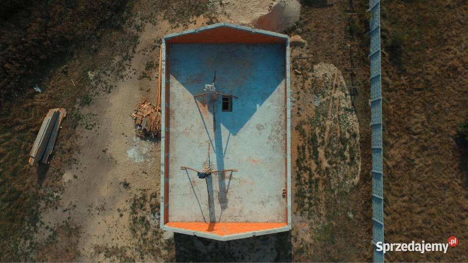 Certyfikowany operator z profesjonalnym dronem