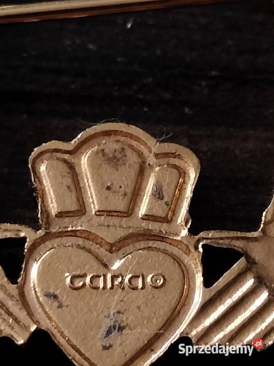 Śliczna broszka serce w dłoniach platerowana