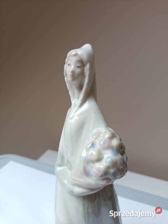 Figurka porcelanowa Espania dama z bukietem