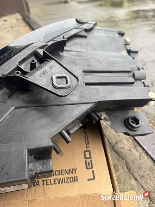 Lampa prawa Audi 8v0941034 Radom