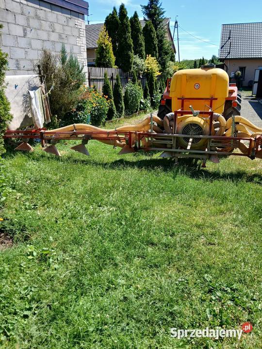 Opryskiwacz do truskawek z nadmuchem
