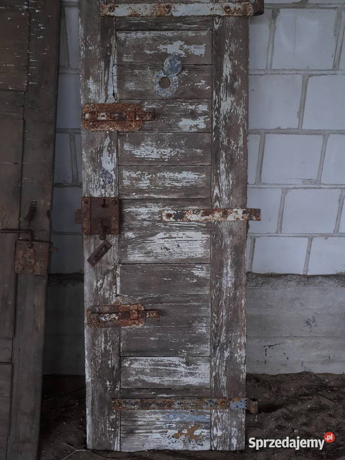 Stare zabytkowe drzwi z celi więziennej prl Wysokie Mazowieckie