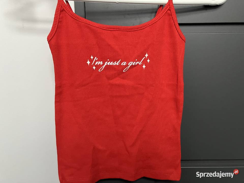 czerwony top na ramiączkach z napisem Topy i koszulki Toruń