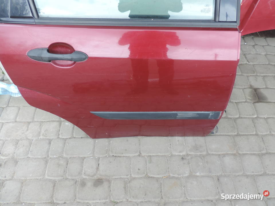 FORD FOCUS MK1 SEDAN DRZWI PRAWY TYŁ KOLOR P8 małopolskie Nowy Sącz