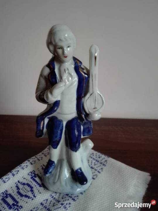 Figurka mężczyzny z lutnią inny kolor Nisko