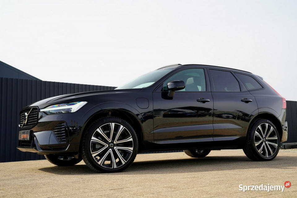 Volvo XC 60 RECHARGE panorama 4x4 kamery 360 acc SUV