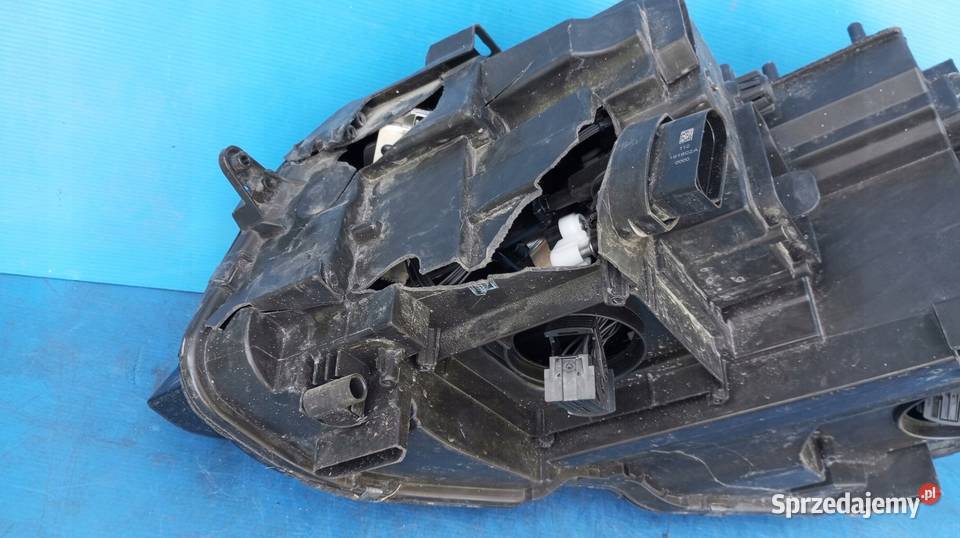 LAMPA REFLEKTOR PRAWY PRZÓD EU FULL LED VW