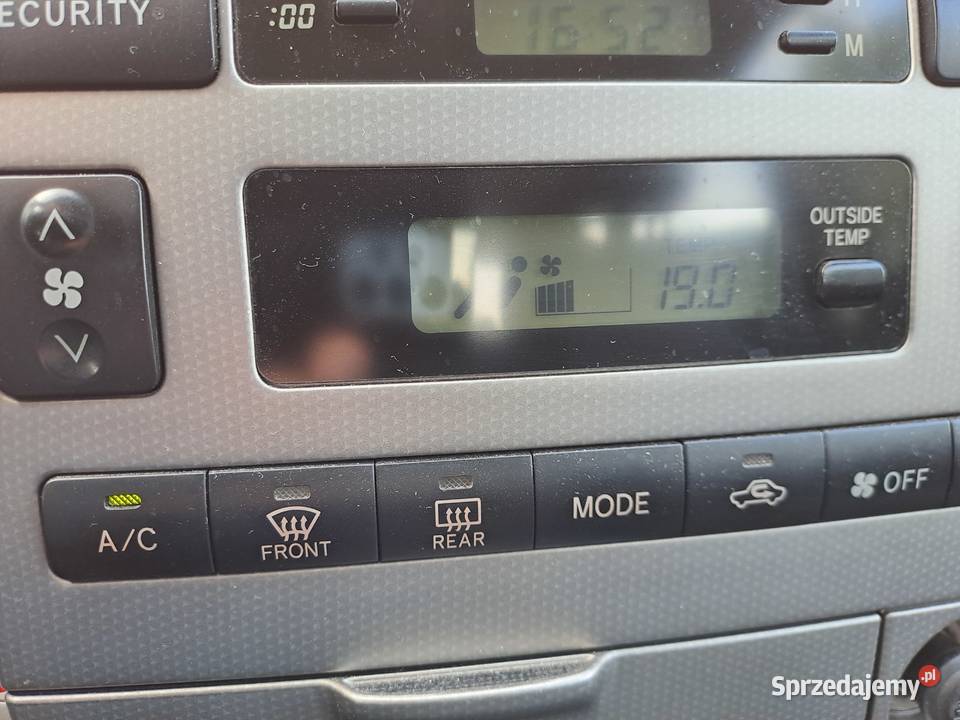 Toyota Corolla Verso Rok produkcji 2003 Corolla Verso Starcza