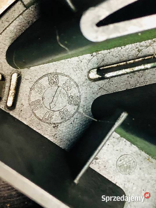 Znaczek logo w atrapę glila VW 3B0853601 Justynów
