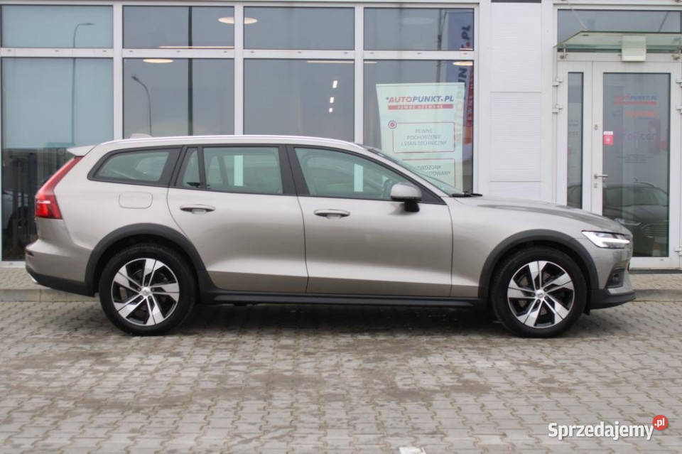 Volvo V60 Cross Country 2022r Active Led 1969cm3 Gdańsk